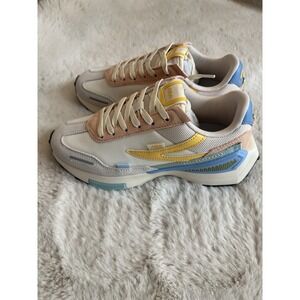 Fila Women's Levonte Sneakers Gardenia/Almond Blossom/ Fuchsia Purple Size 7
